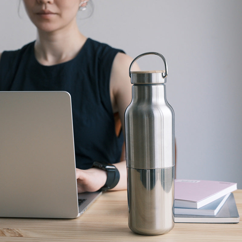 20oz-rise-reflect-with-bamboo-cap-h0 20oz_rise_reflect_desk_laptop_square.jpg