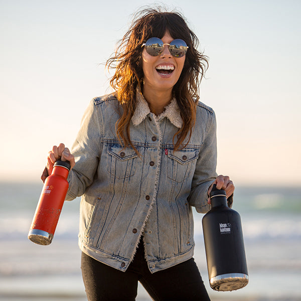 64oz-classic-with-loop-cap-f7 64oz_insulated_classic_black_beach_smile_square.jpg