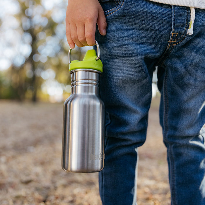 classic-kid-sippy-cap-m5 K12CNSIPPY-BS-kids_sippy_bottle_carry_lifestyle_f9e24b84-a0ae-465d-aad5-3c60c5592b7d.jpg