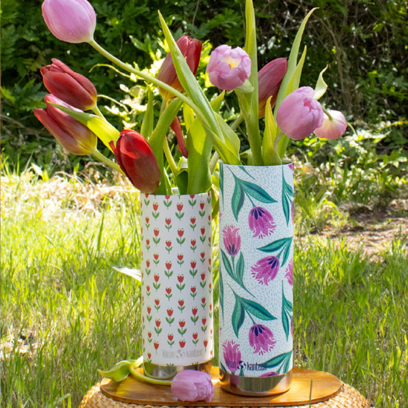 16oz-tkwide-with-cafe-red-tulips-u7 bottles_seasonal_spring_flowers_2_square.jpg