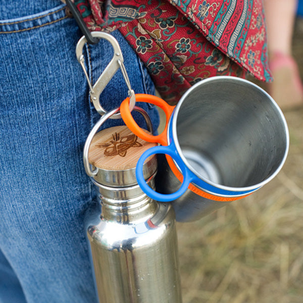 steel-s-biner-3-p5 carabiner_steel_clip_bottle_lifestyle_f9a2dad1-cd06-4894-b3ff-13476b2b5a87.jpg
