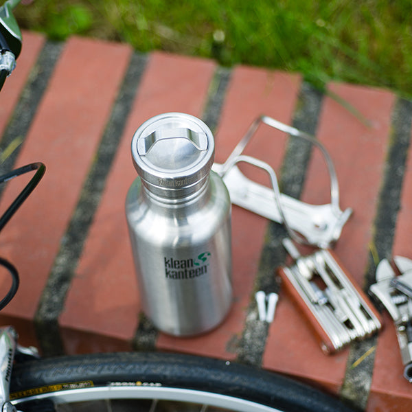 classic-steel-loop-cap-o3 stainless_bottle_cap_bike_parts_lifestyle.jpg